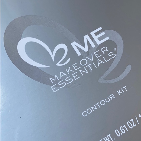 Makeover Essentials Contour Kit - Picture 4 of 4